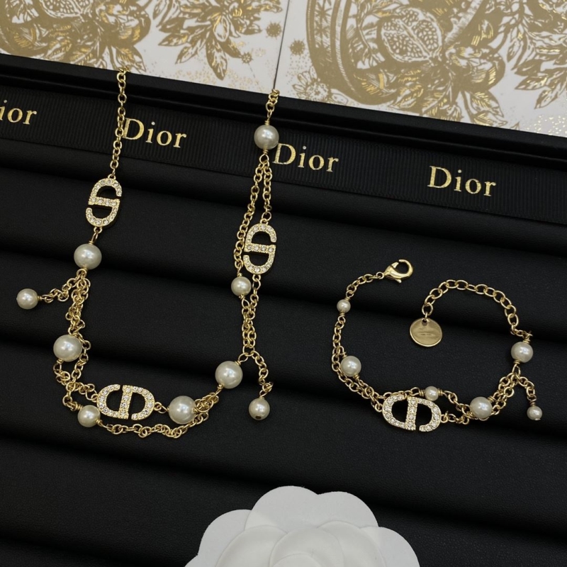 ch**an D*or necklaces